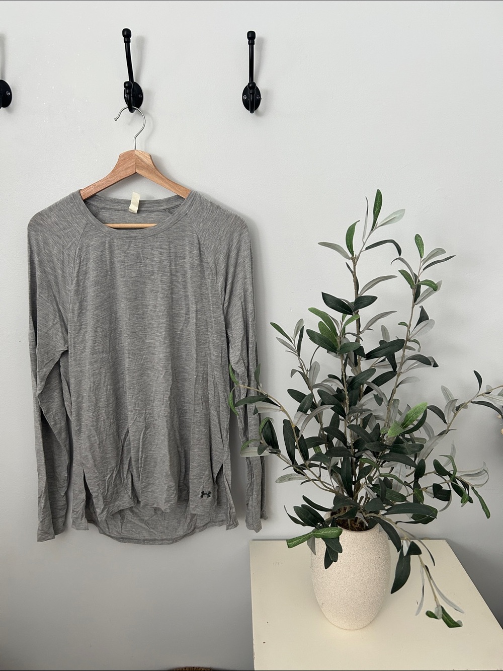 Under Armour Women’s Long Sleeve Crew Shirt - Light Gray